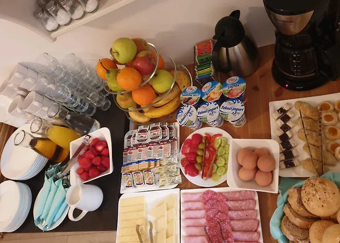 ベッド・アンド・ブレックファスト Golden 3*