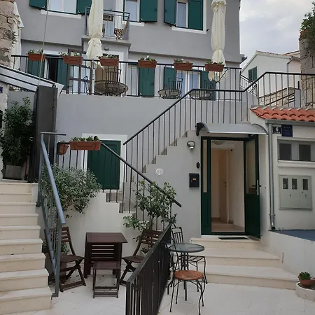 Panzió Golden Split